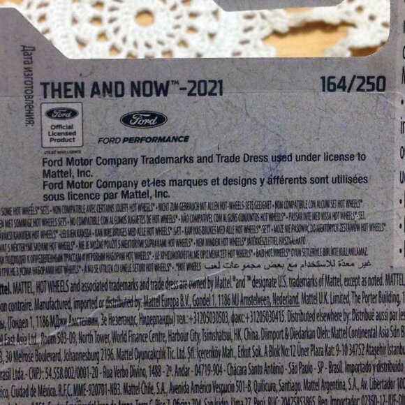 Hot Wheels Ford GT Then and Now 2021 - Picture 4 of 6